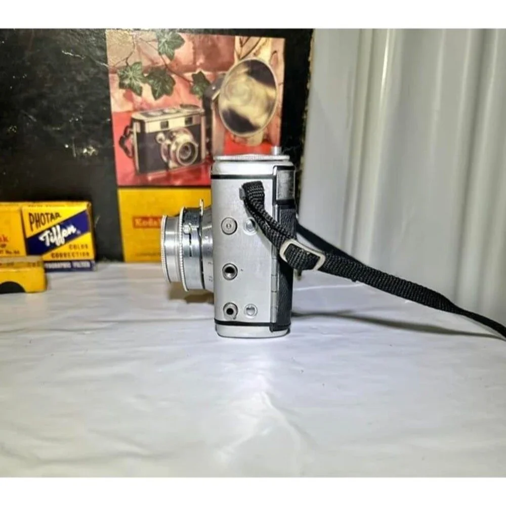 MINT Cond VINTAGE Kodak Signet 40 46mm Camera with Case & flash in Original